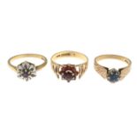 9ct gold garnet cluster ring, hallmarks for 9ct gold, ring size O, 2.4gms.