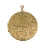 A 9ct gold circular locket pendant, with engraved foliate detail.Hallmarks for 9ct gold.