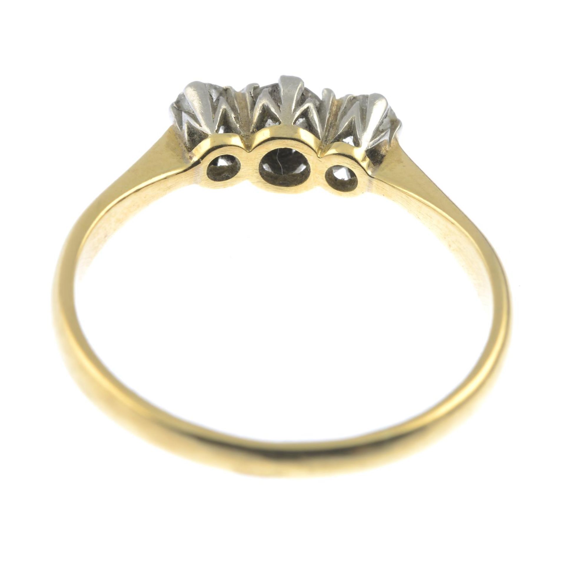 An old-cut diamond three-stone ring.Estimated total diamond weight 0.35ct.Stamped 18ct & PLAT.Ring - Bild 2 aus 2