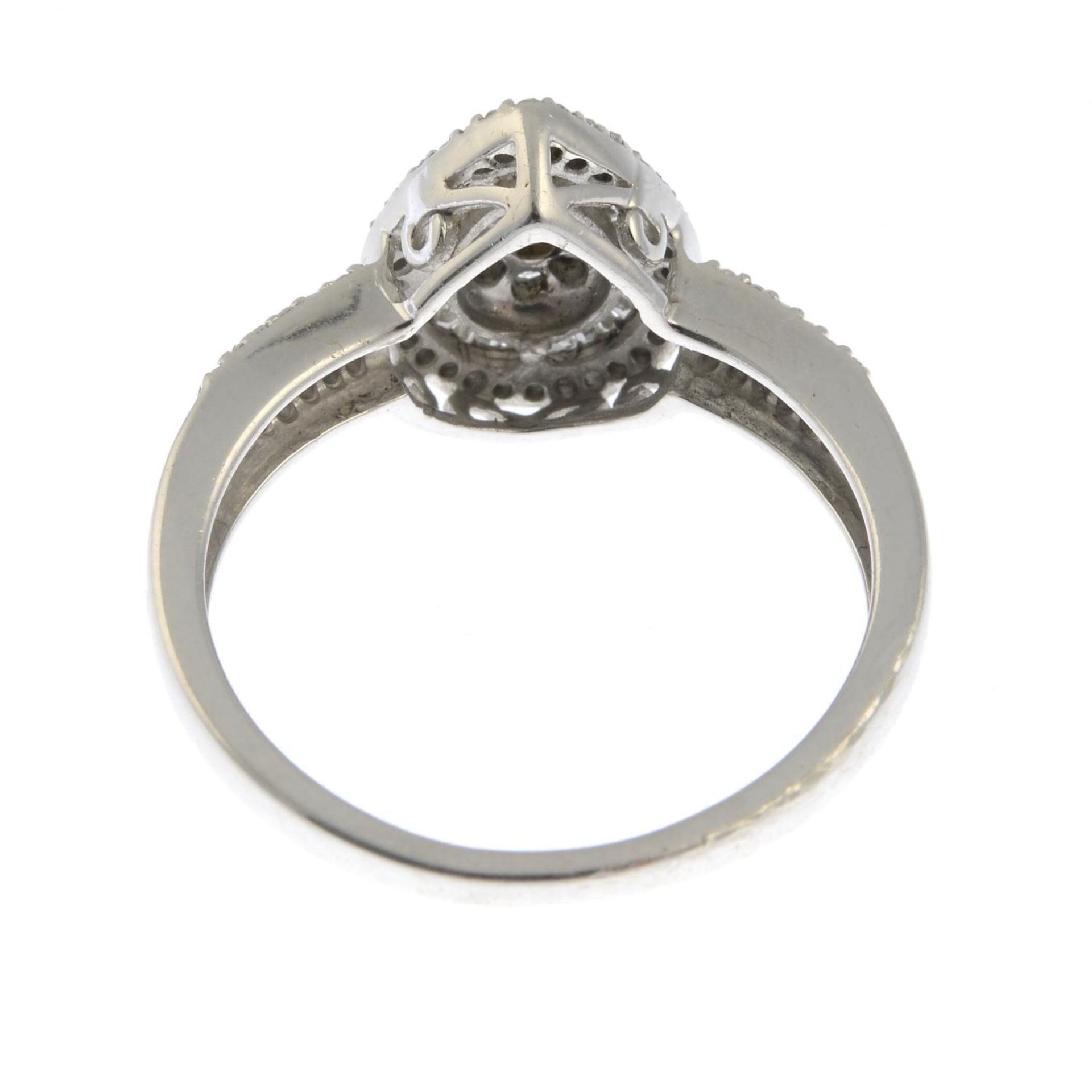 A 9ct gold vari-cut diamond dress ring.Total diamond weight 0.50ct, - Bild 2 aus 3