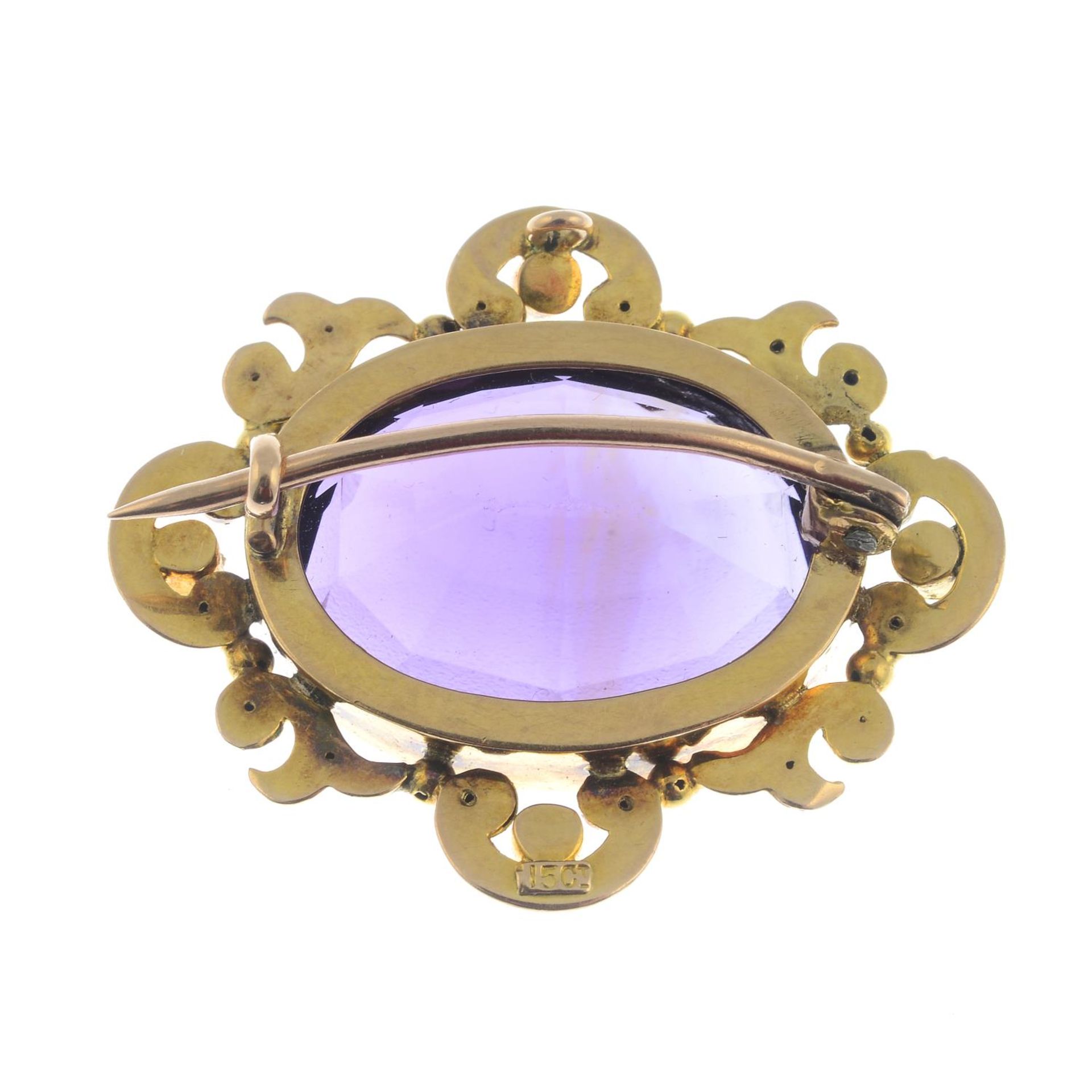 A late Victorian 15ct gold amethyst and split pearl brooch.Approximate dimensions of amethyst 22 by - Bild 2 aus 2