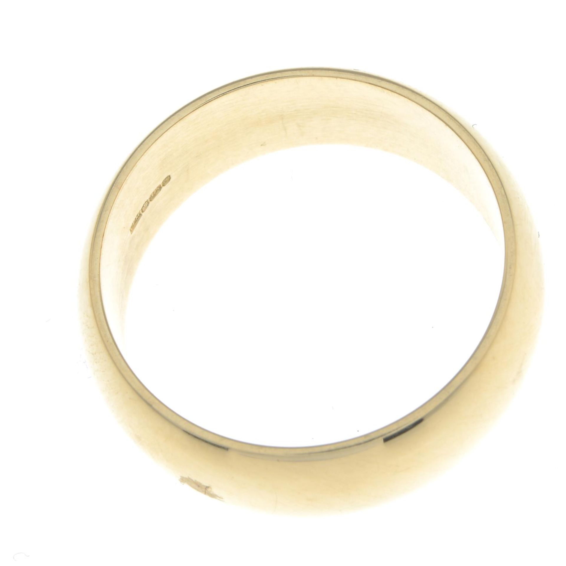 A 9ct gold band ring.Hallmarks for 9ct gold. - Bild 2 aus 2