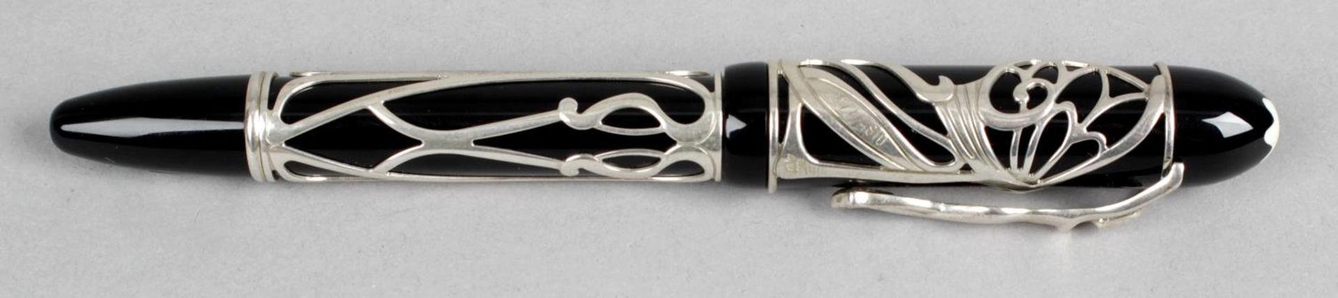 A Montblanc Hommage á Andrew Carnegie limited edition 3127/4810 fountain pen,