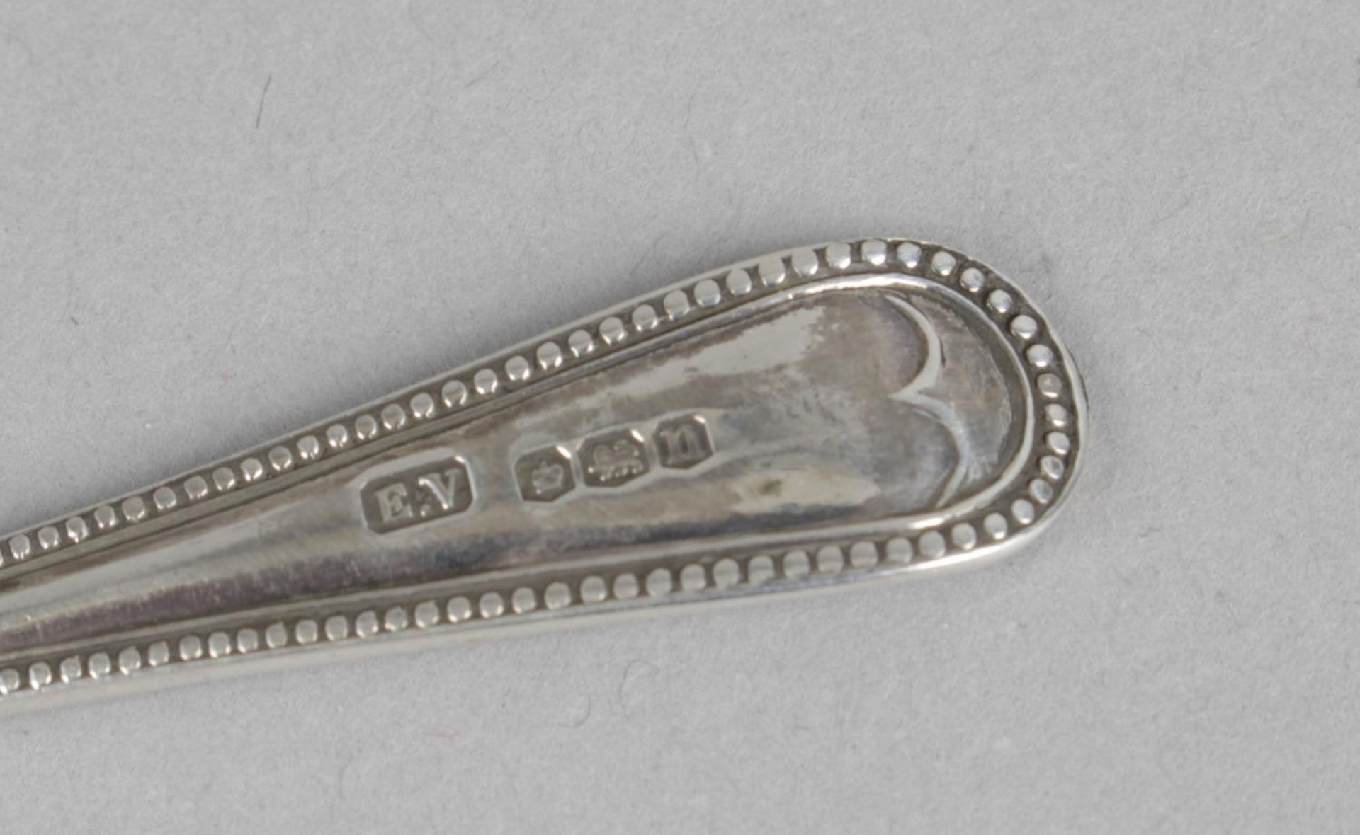 A cased set of six 1930's silver teaspoons, - Bild 2 aus 8