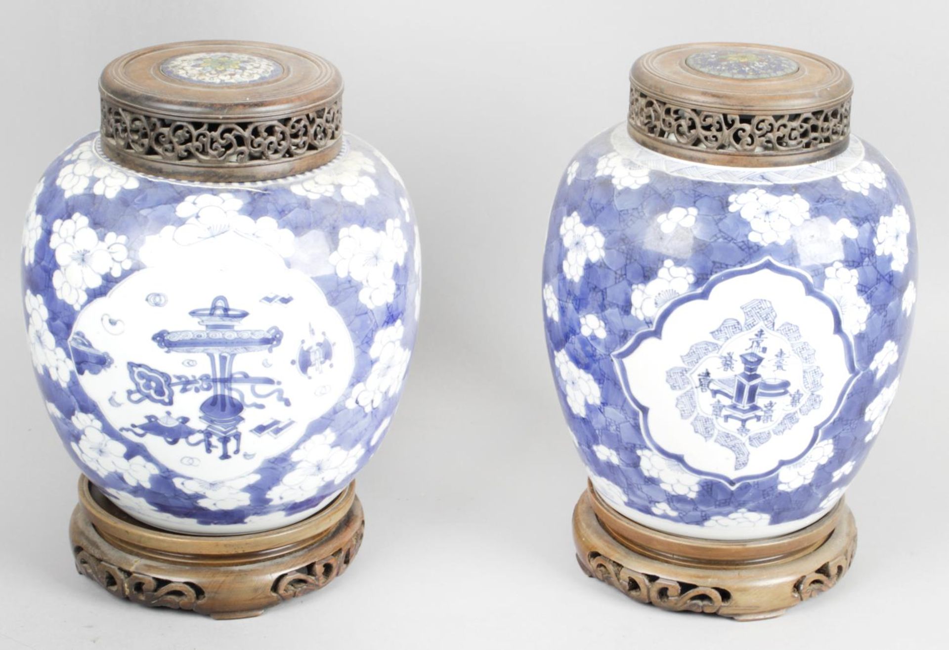 A 19th century Chinese porcelain blue and white jar,