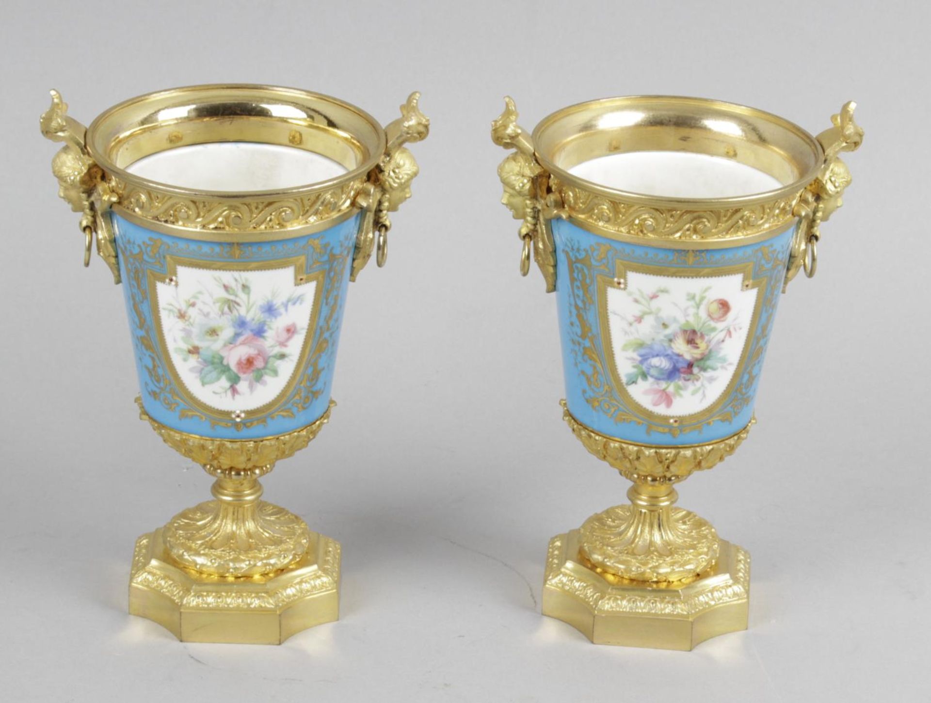 A pair of Sevres style porcelain gilt metal mounted twin handled vases, - Bild 2 aus 2