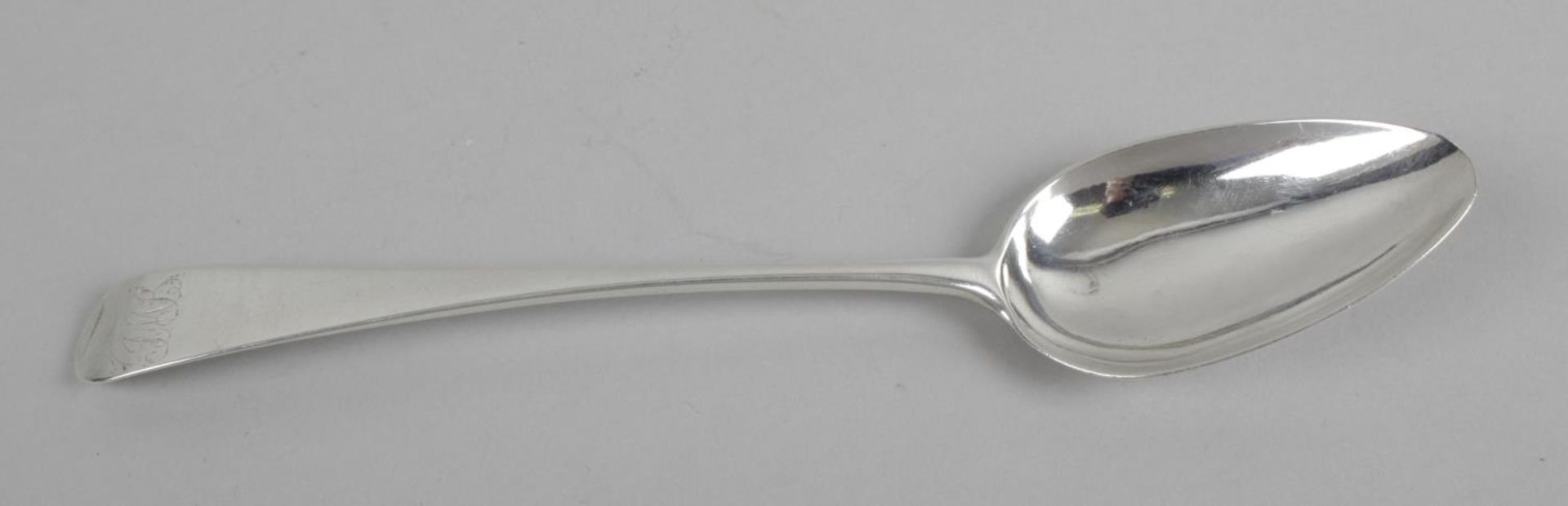 A Scottish provincial silver table spoon, in Old English style with monogrammed terminal. - Bild 2 aus 3