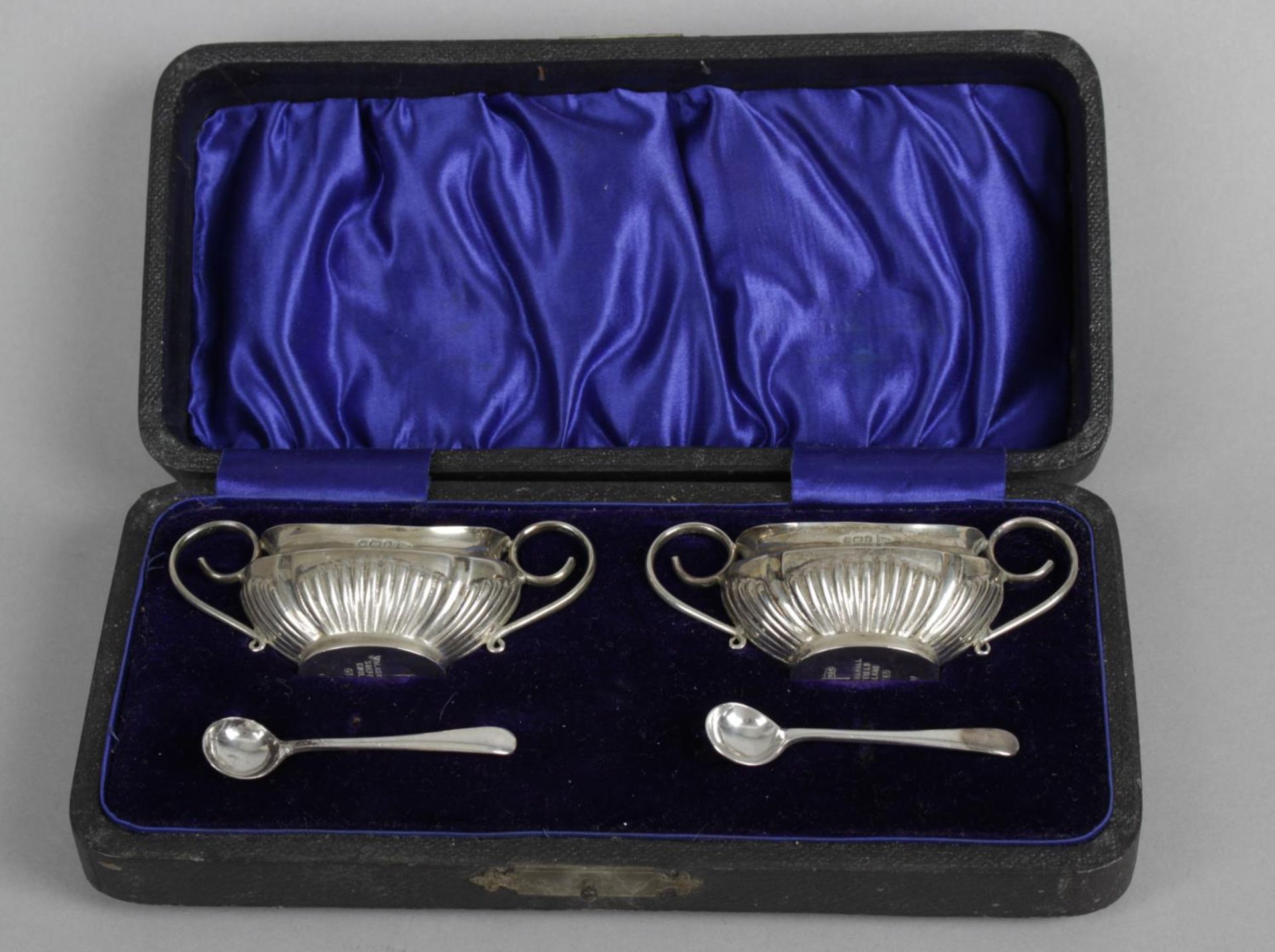 A cased set of late Victorian silver salts, - Bild 3 aus 4