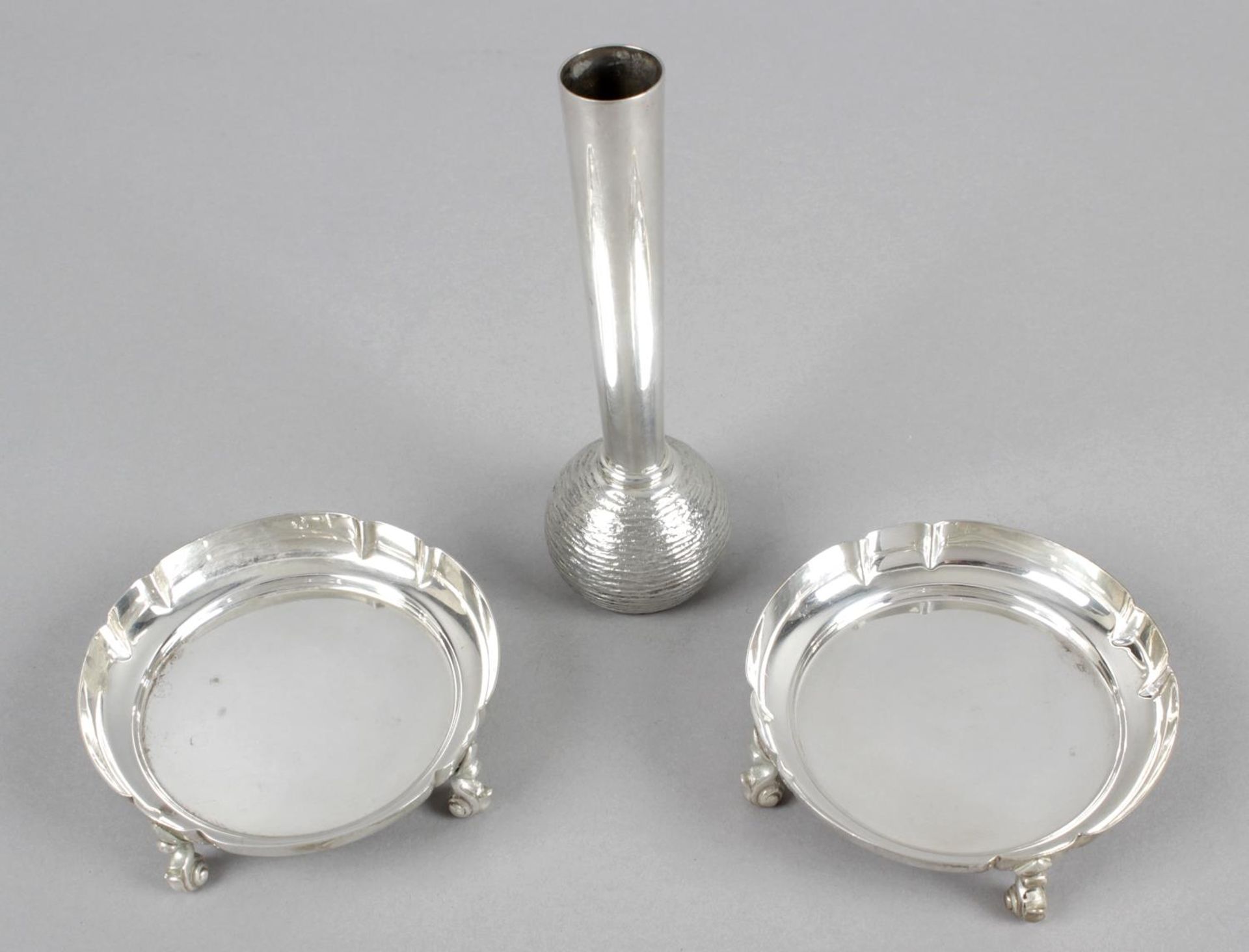 A selection of small 20th century silver items,