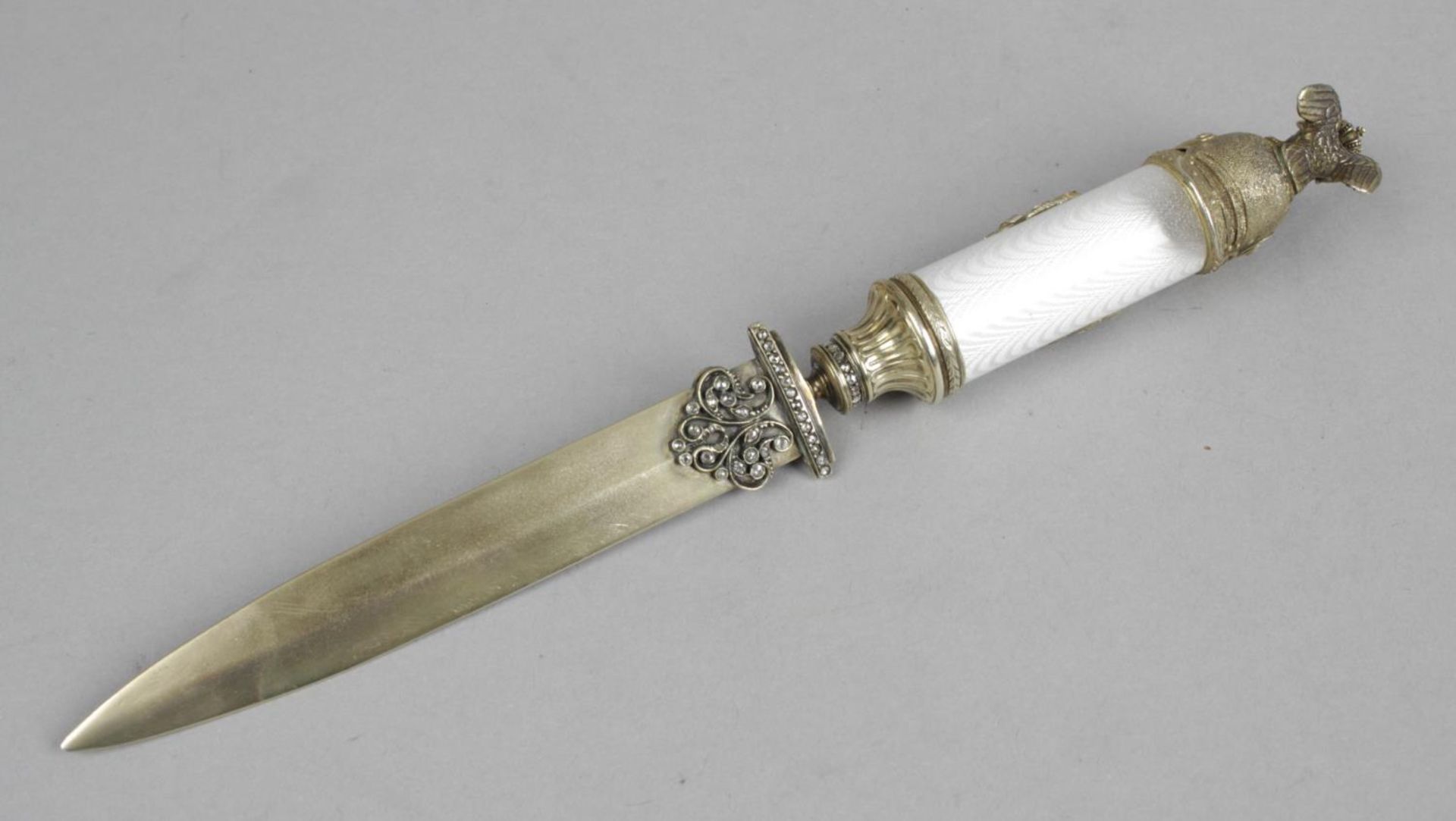 A Russian silver-gilt and enamel paper knife, - Bild 2 aus 4
