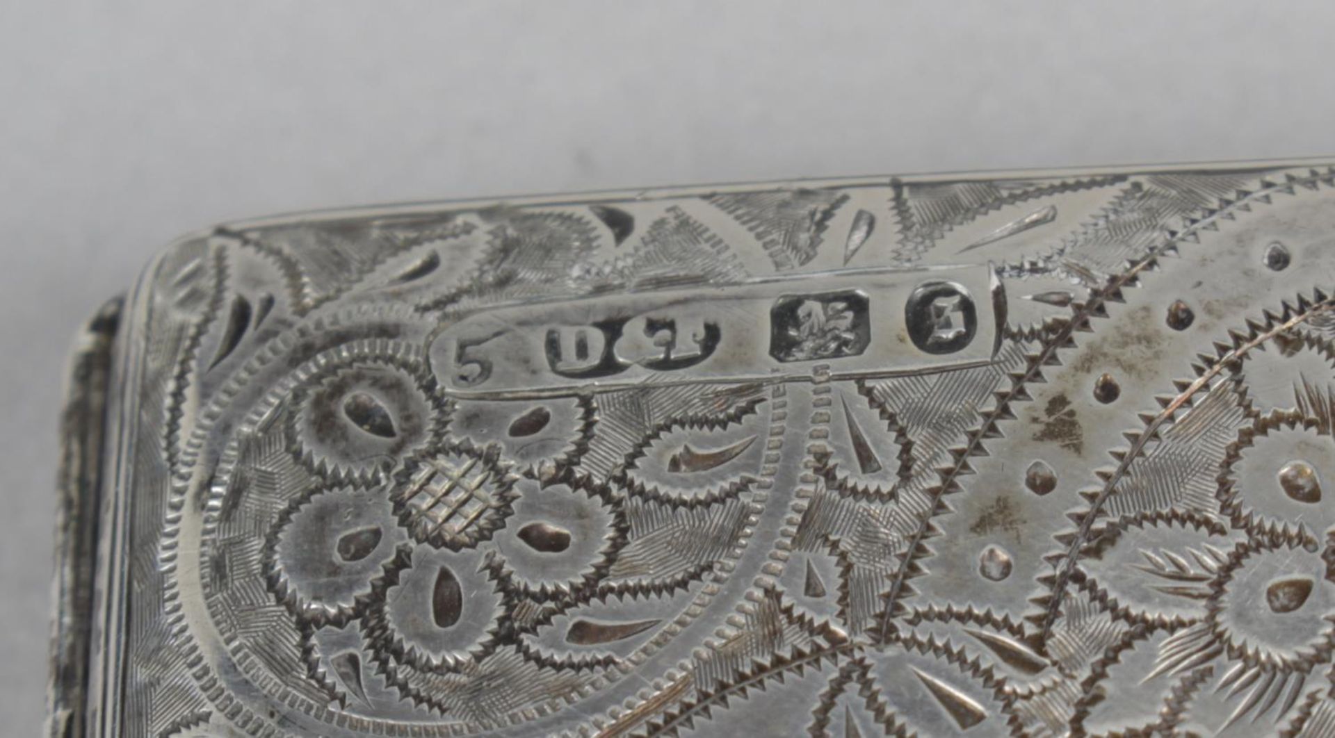 A late Victorian silver case, - Bild 3 aus 3