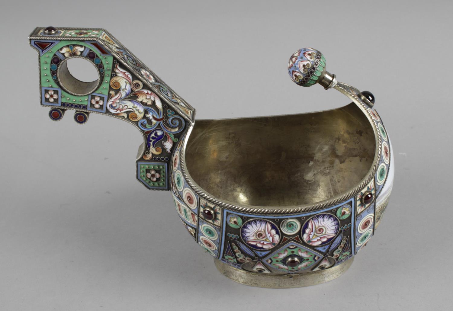 An early 20th century Russian silver and enamel kovsh, - Bild 5 aus 9