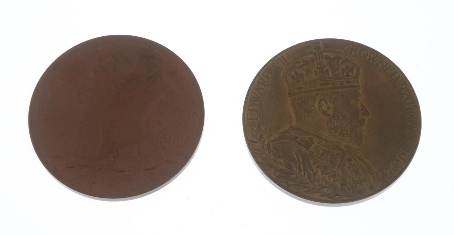 Edward VII, 1902 bronze coronation commemorative medallion in original fitted case; together with a - Bild 3 aus 3