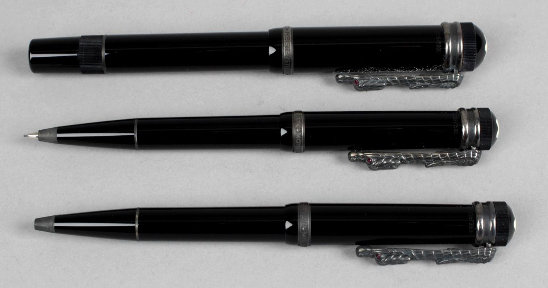 A Montblanc Meisterstuck Imperial Dragon limited edition 1335/5000 fountain pen,