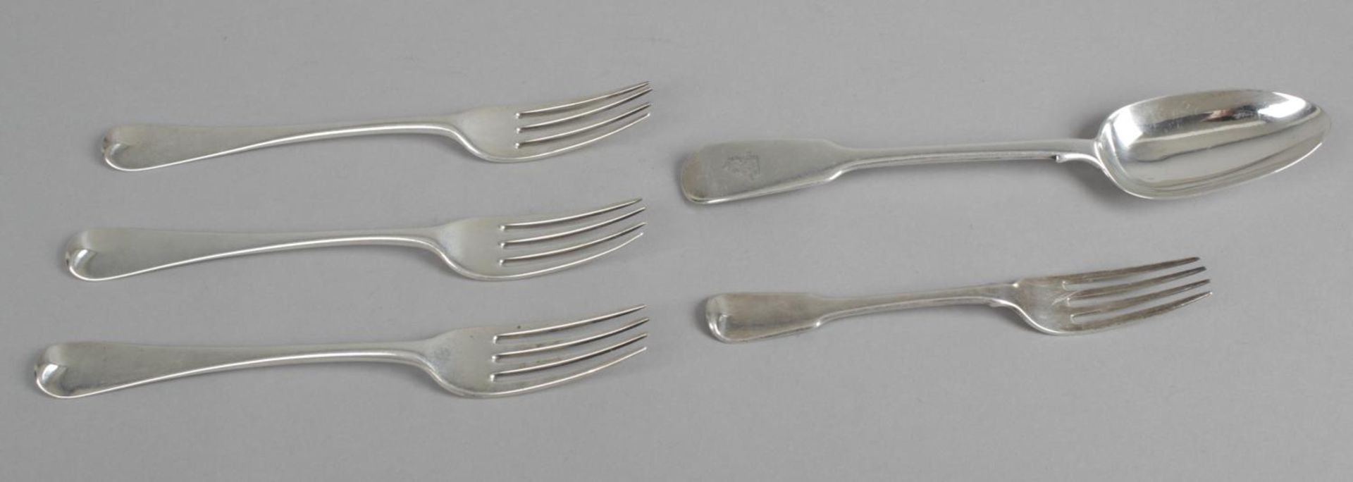 A set of five George III silver table spoons, - Bild 5 aus 6