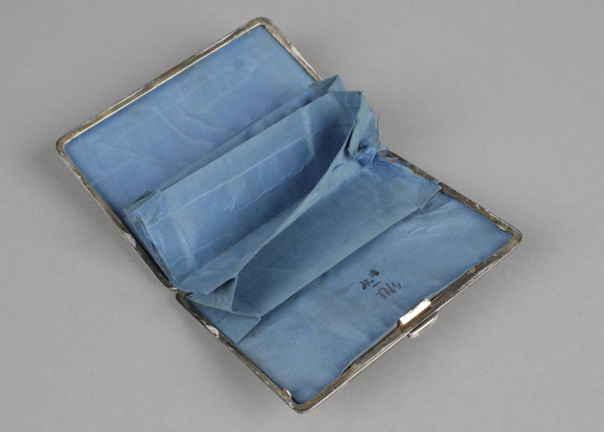 A late Victorian silver case, - Bild 2 aus 3