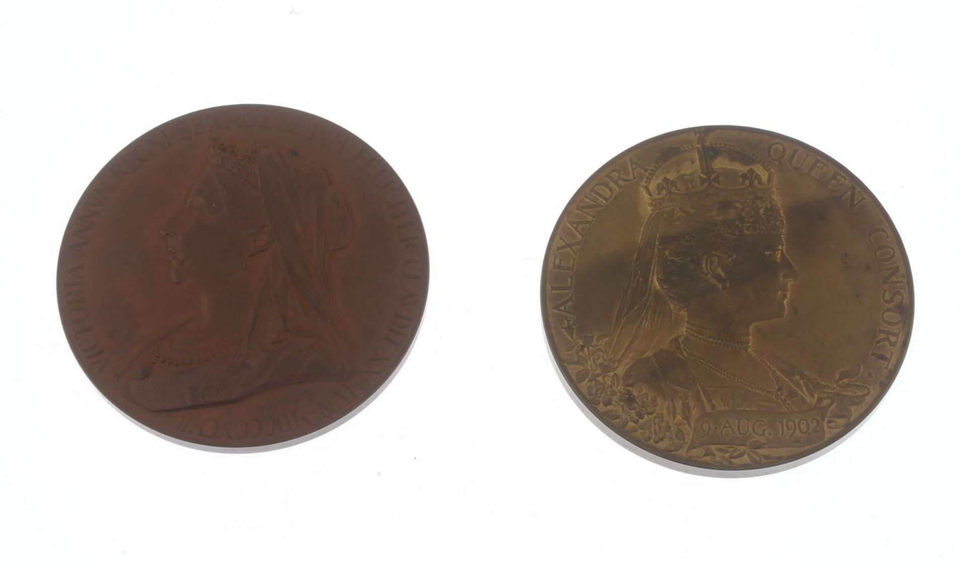 Edward VII, 1902 bronze coronation commemorative medallion in original fitted case; together with a - Bild 2 aus 3