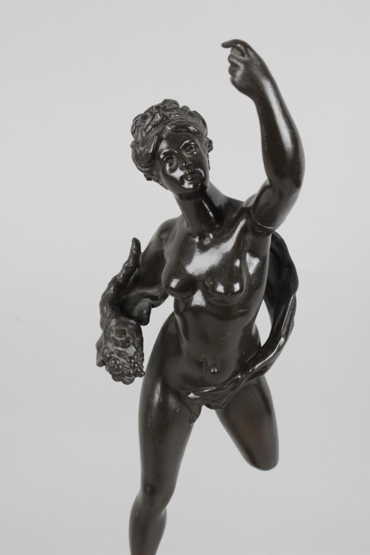 A large 19th century bronze study of Fortuna, - Bild 3 aus 3