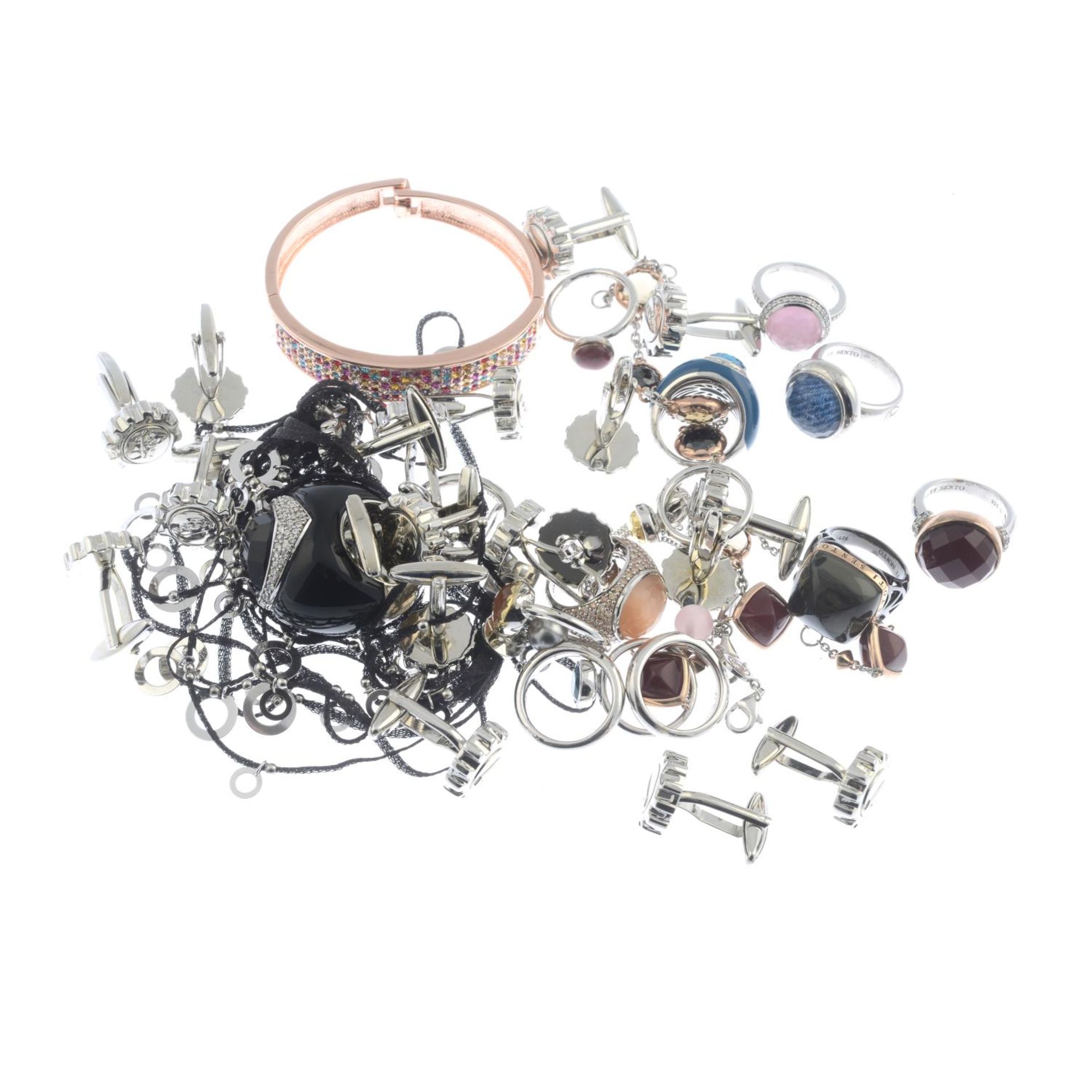 A selection of silver and white metal designer jewellery and ten pairs of costume cufflinks, - Bild 2 aus 2