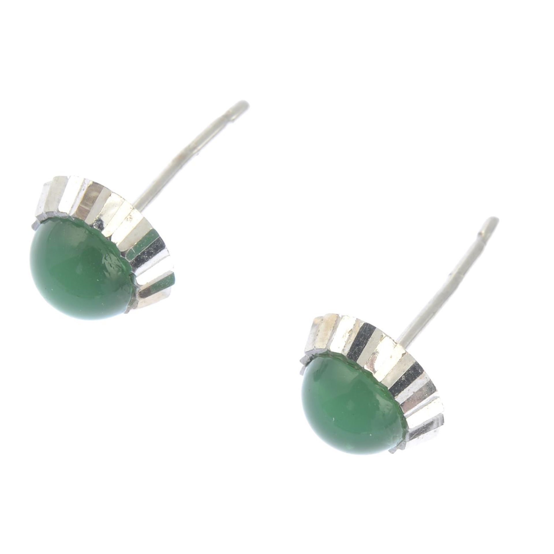 A pair of green paste cabochon single-stone earrings.Butterfly backs stamped 750. - Bild 2 aus 2