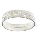 A silver floral hinged bangle.Hallmarks for Birmingham, 1978.Inner diameter 5.9cms.