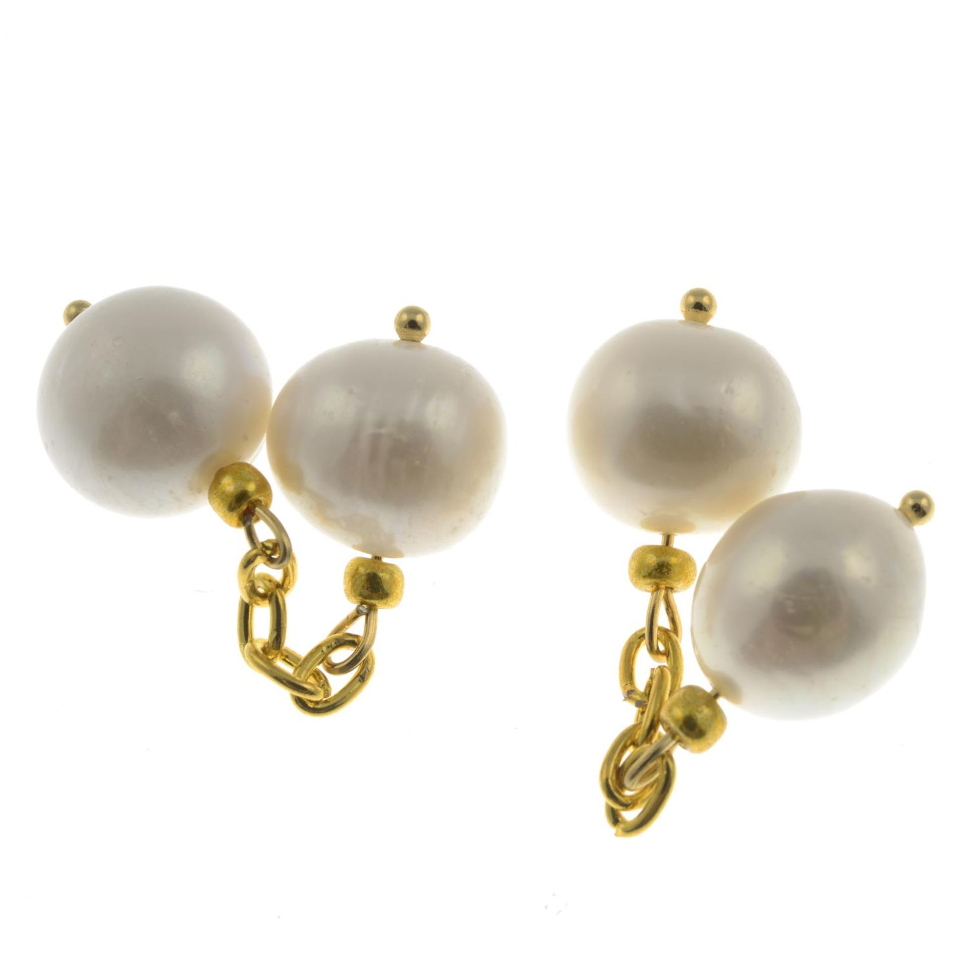 A pair of freshwater cultured pearl cufflinks.Lengths cufflink faces 0.9 to 1.1cms. - Bild 2 aus 2