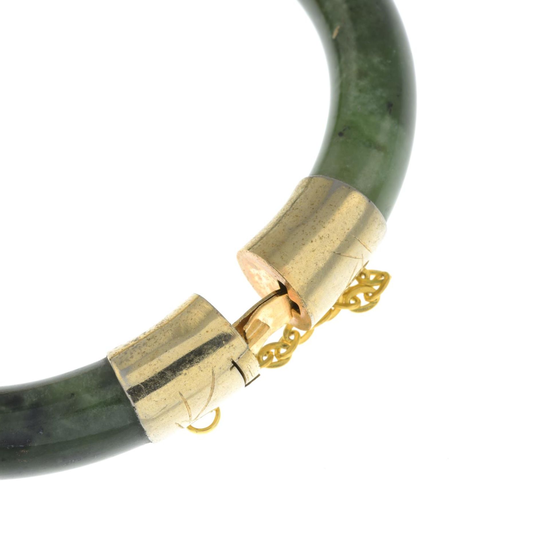 A nephrite jade bangle.Inner diameter 6cms. - Bild 4 aus 4