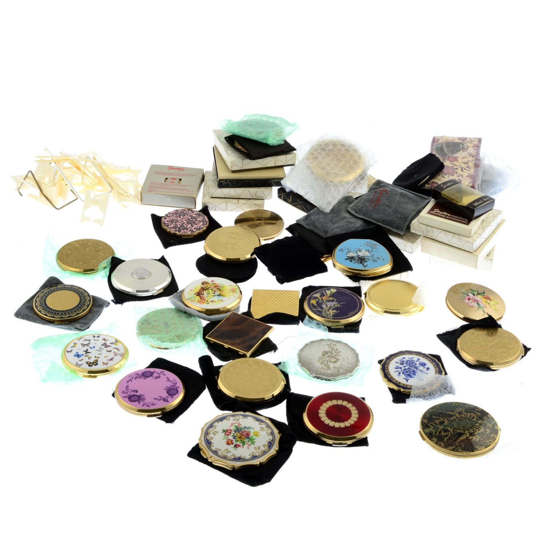 A selection of compacts. - Bild 2 aus 2