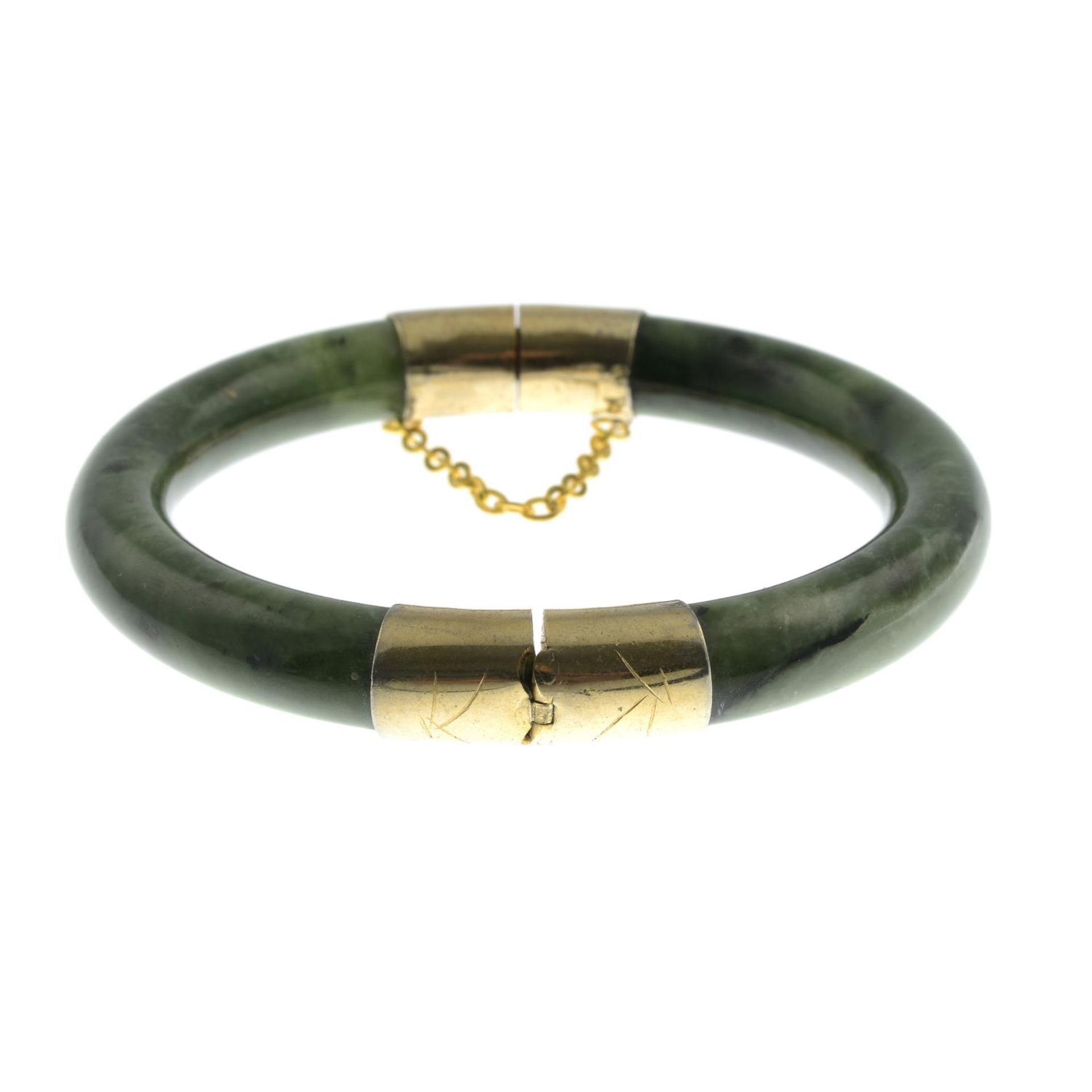 A nephrite jade bangle.Inner diameter 6cms.