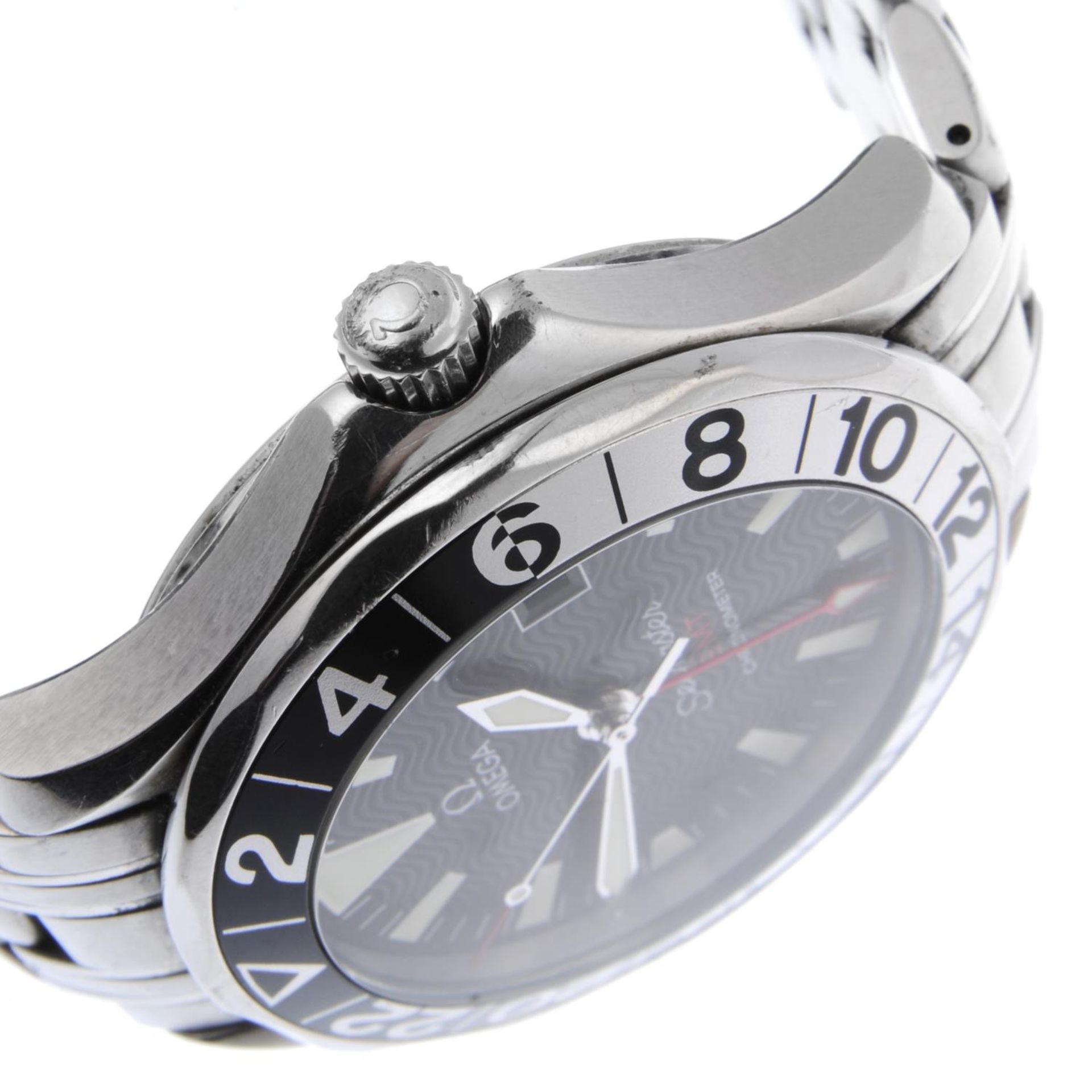 OMEGA - a gentleman's Seamaster GMT bracelet watch. - Bild 3 aus 4