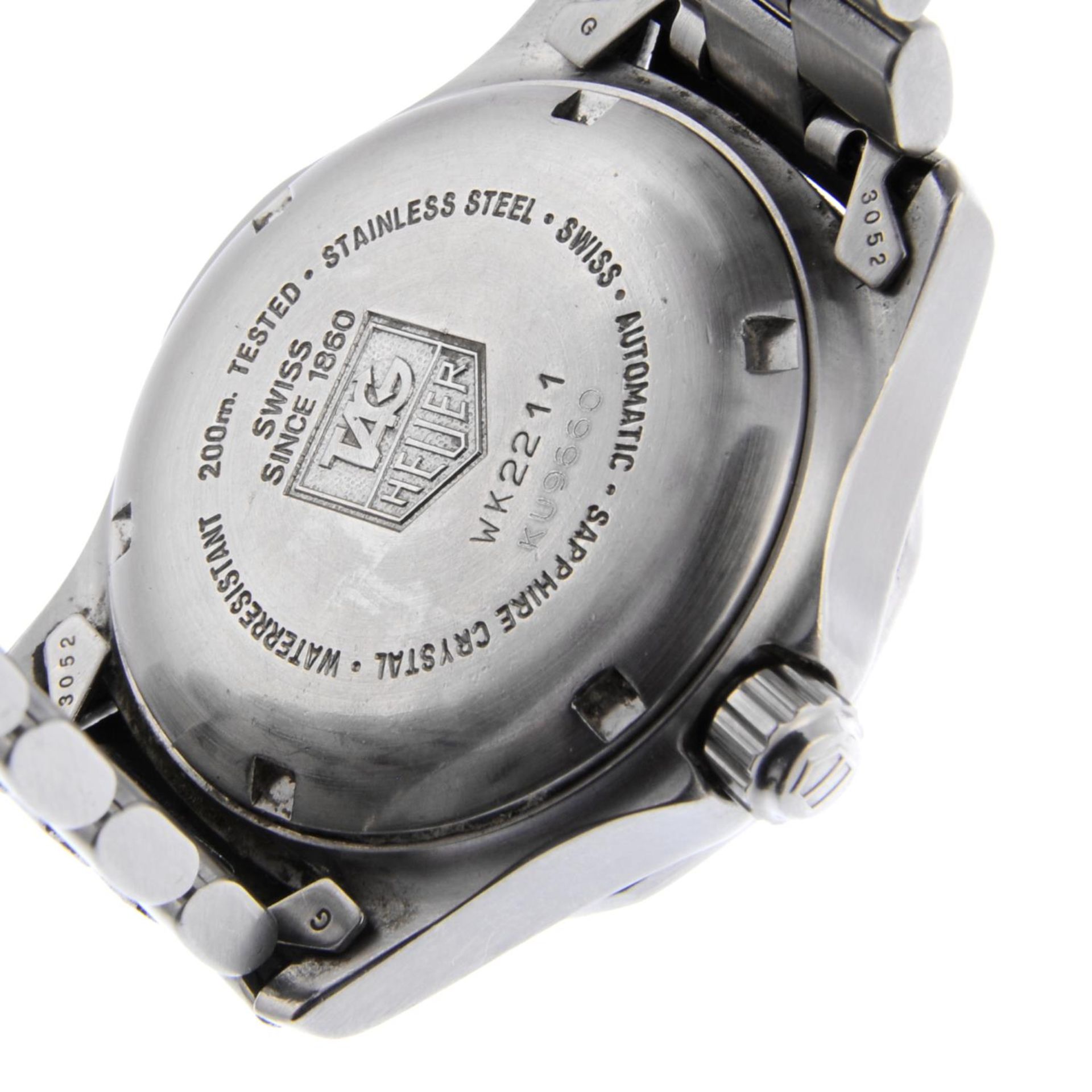 TAG HEUER - a mid-size 2000 Series bracelet watch. - Bild 2 aus 4