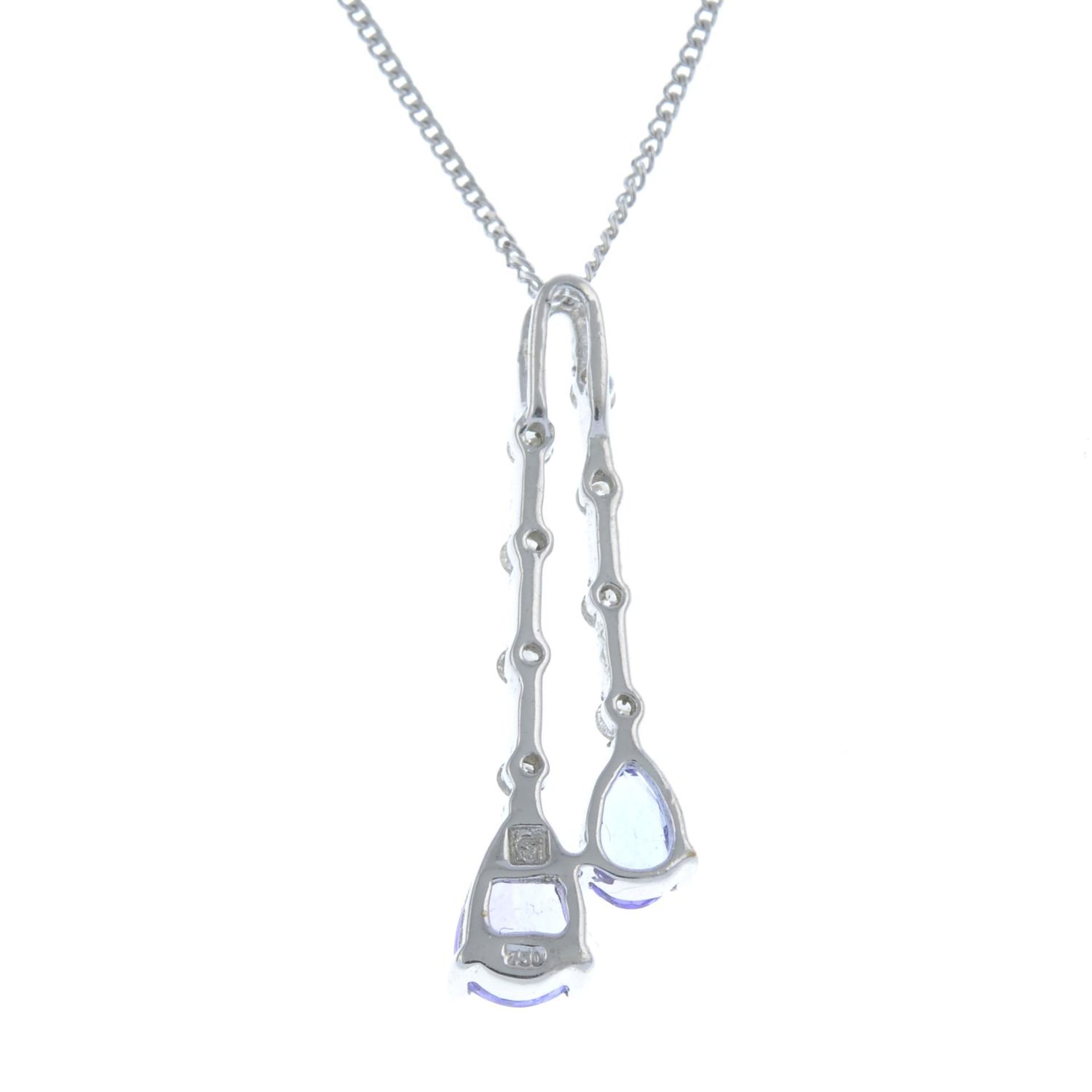 A tanzanite and diamond pendant, with chain.Stamped 750. - Bild 2 aus 2