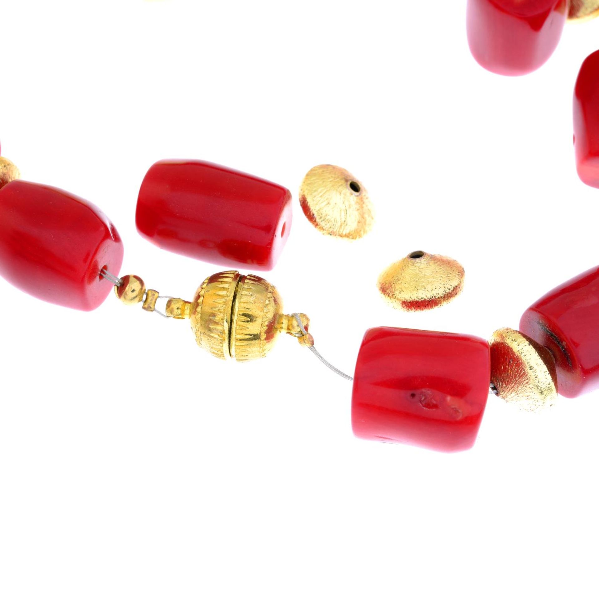 A stem coral necklace with bead spacers. - Image 2 of 2