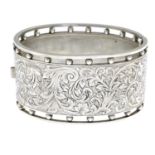 A late Victorian silver bangle.Stamped sterling silver.Inner diameter 6.8cms.