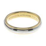 An 18ct gold and platinum bi-colour band ring,