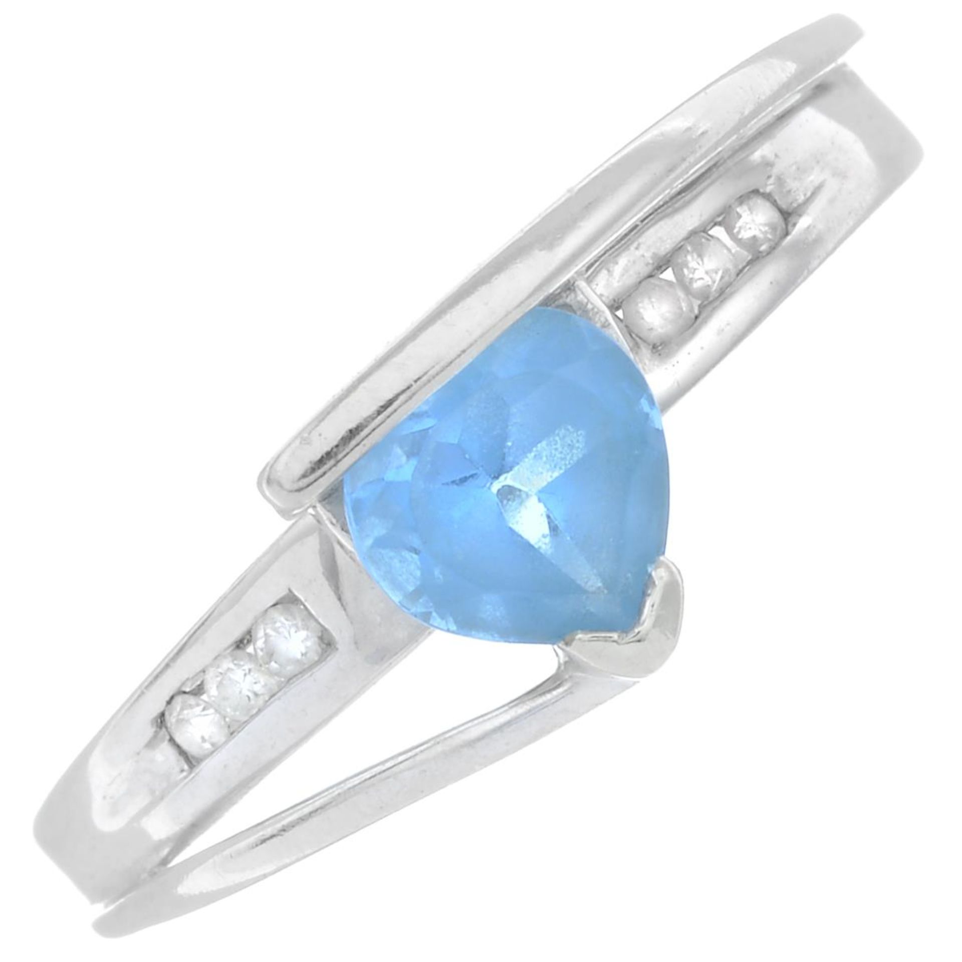 A blue topaz and diamond dress ring.Stamped 14K.