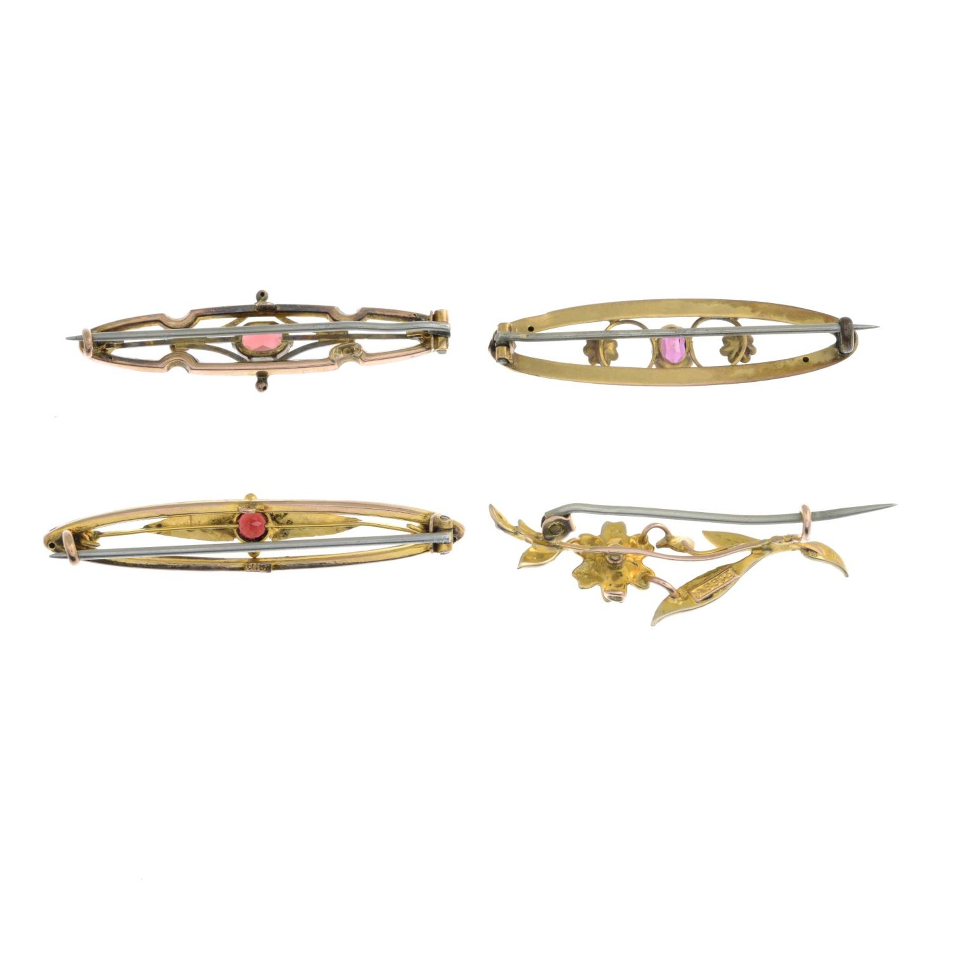 Four early 20th century gold garnet and split pearl brooches.Lengths 4.2 to 4.3cms. - Bild 2 aus 2