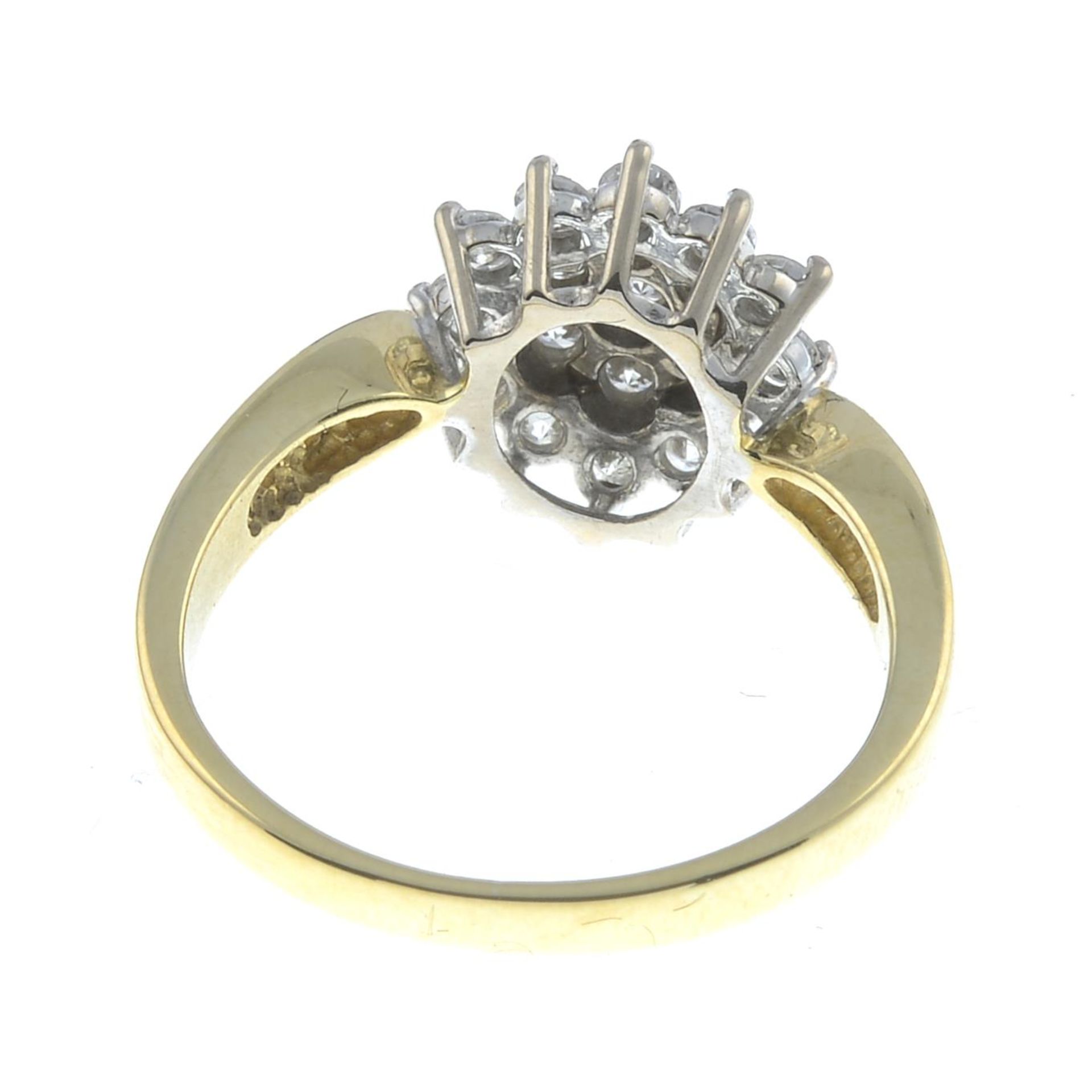 An 18ct gold diamond cluster ring.Estimated total diamond weight 0.65ct. - Bild 2 aus 3