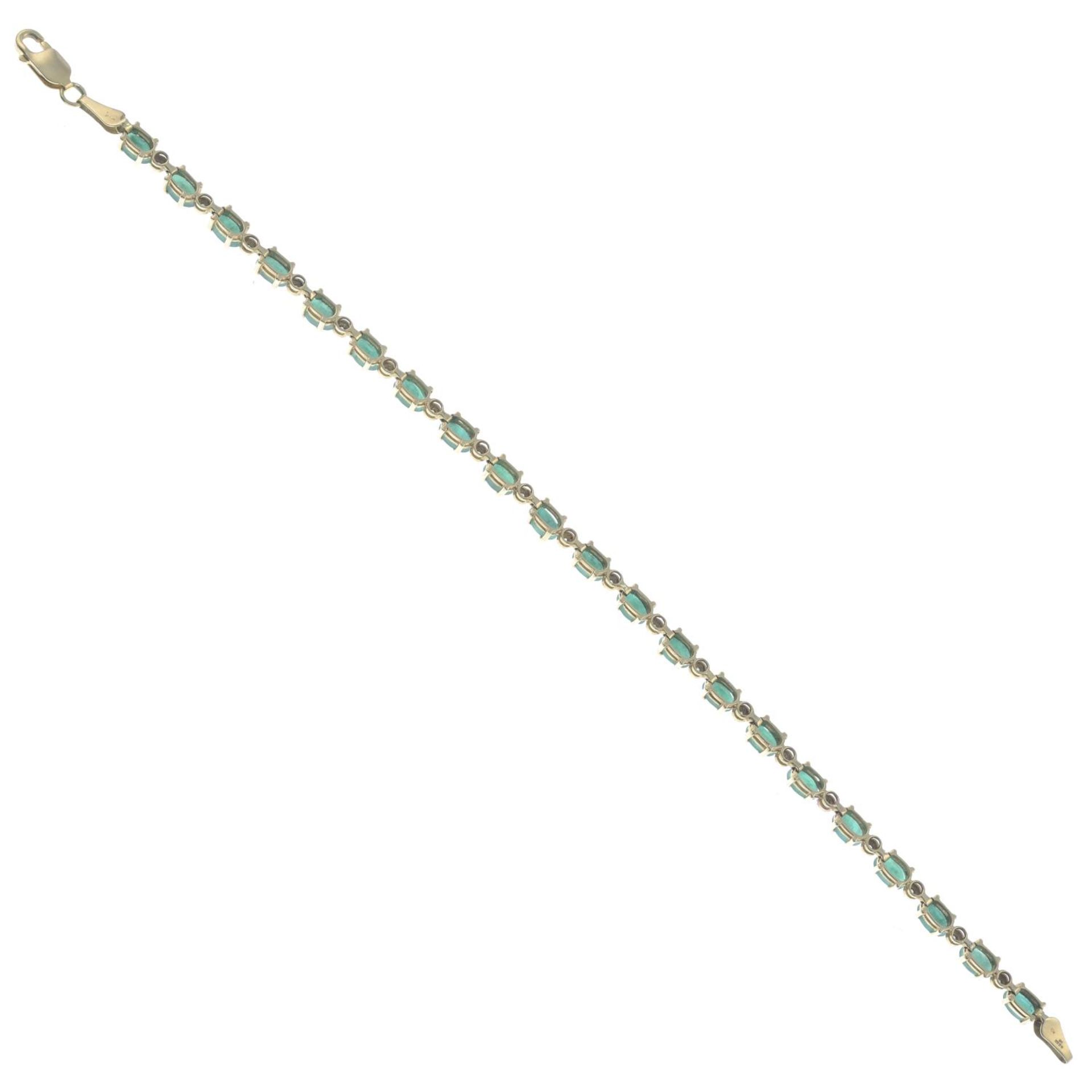 A 9ct gold emerald and single-cut diamond line bracelet.Hallmarks for Birmingham, 2000. - Bild 3 aus 3