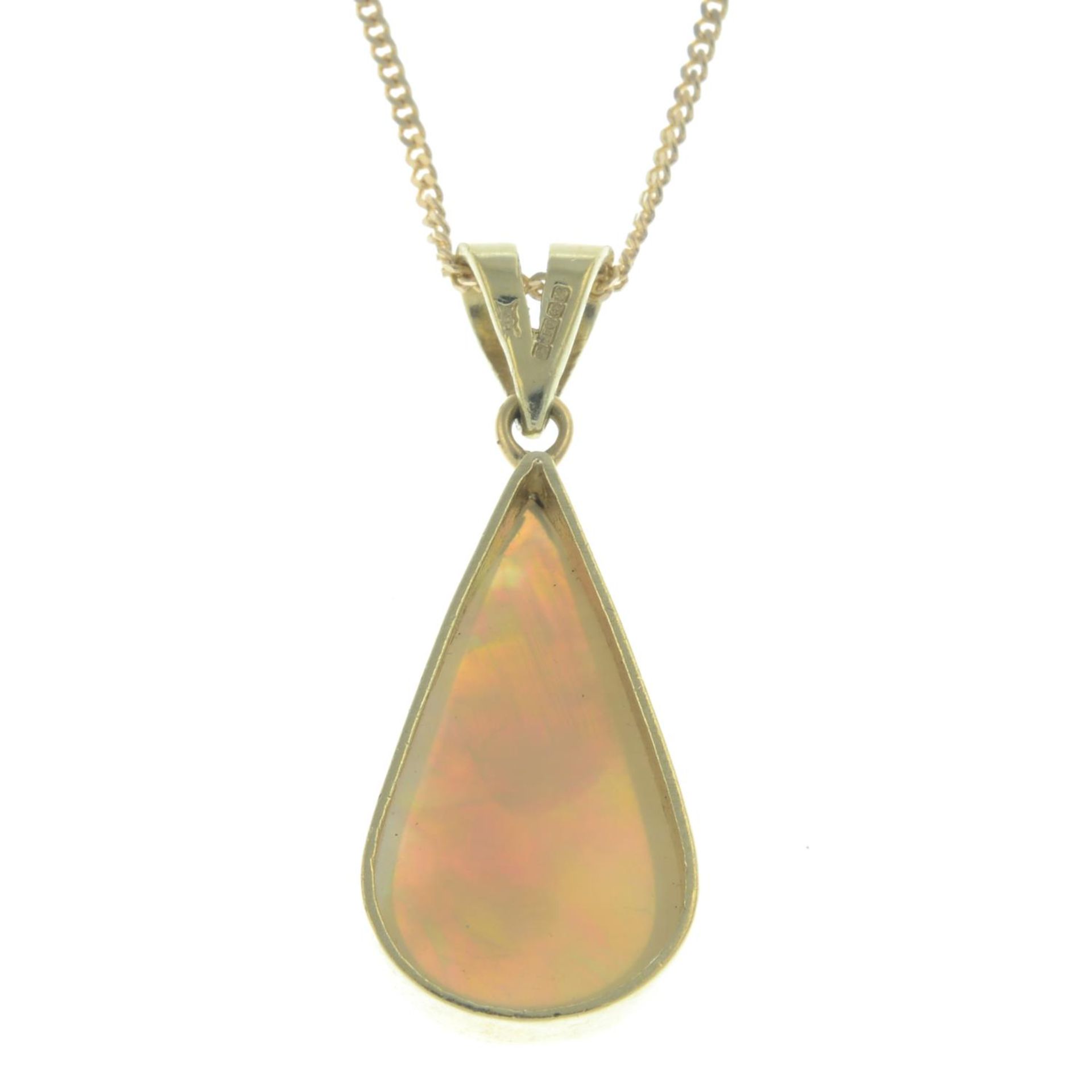 An 18ct gold opal pendant, with 18ct gold chain.Hallmarks for 18ct gold. - Image 2 of 2