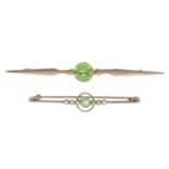 Early 20th century 9ct gold peridot bar brooch, stamped 9CT, length 5.8cms, 3.1gms.