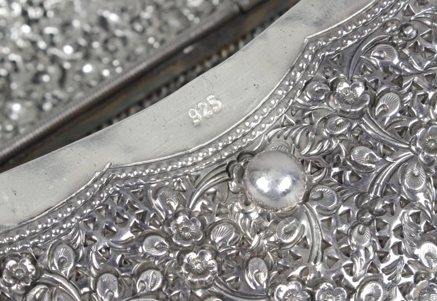 A small silver clutch bag, - Image 3 of 3