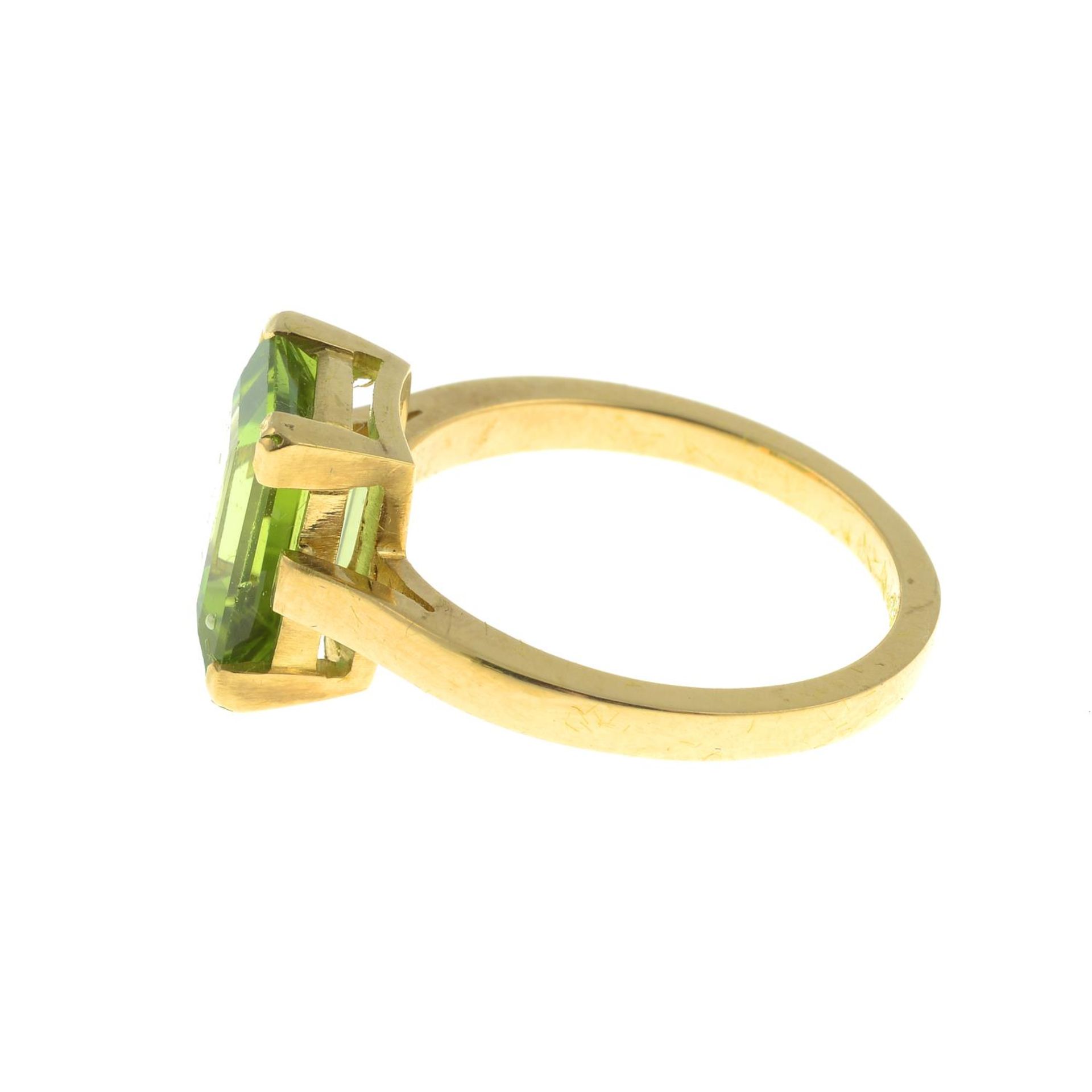 A peridot single-stone ring.Ring size N. - Bild 3 aus 4