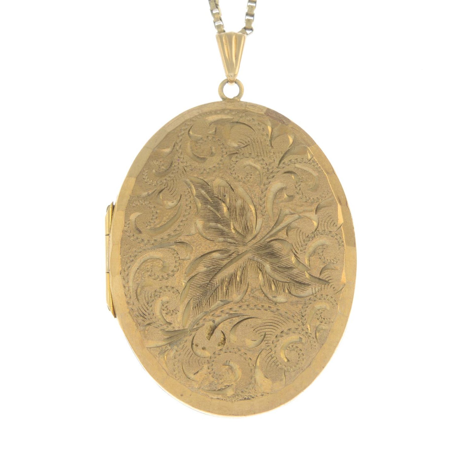 A 9ct gold foliate engraved locket,