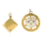 Edwardian 15ct gold locket, hallmarks for Birmingham, 1905, length 3cms, 4gms.