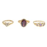 9ct gold garnet single-stone ring,