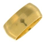 A 22ct gold band ring.