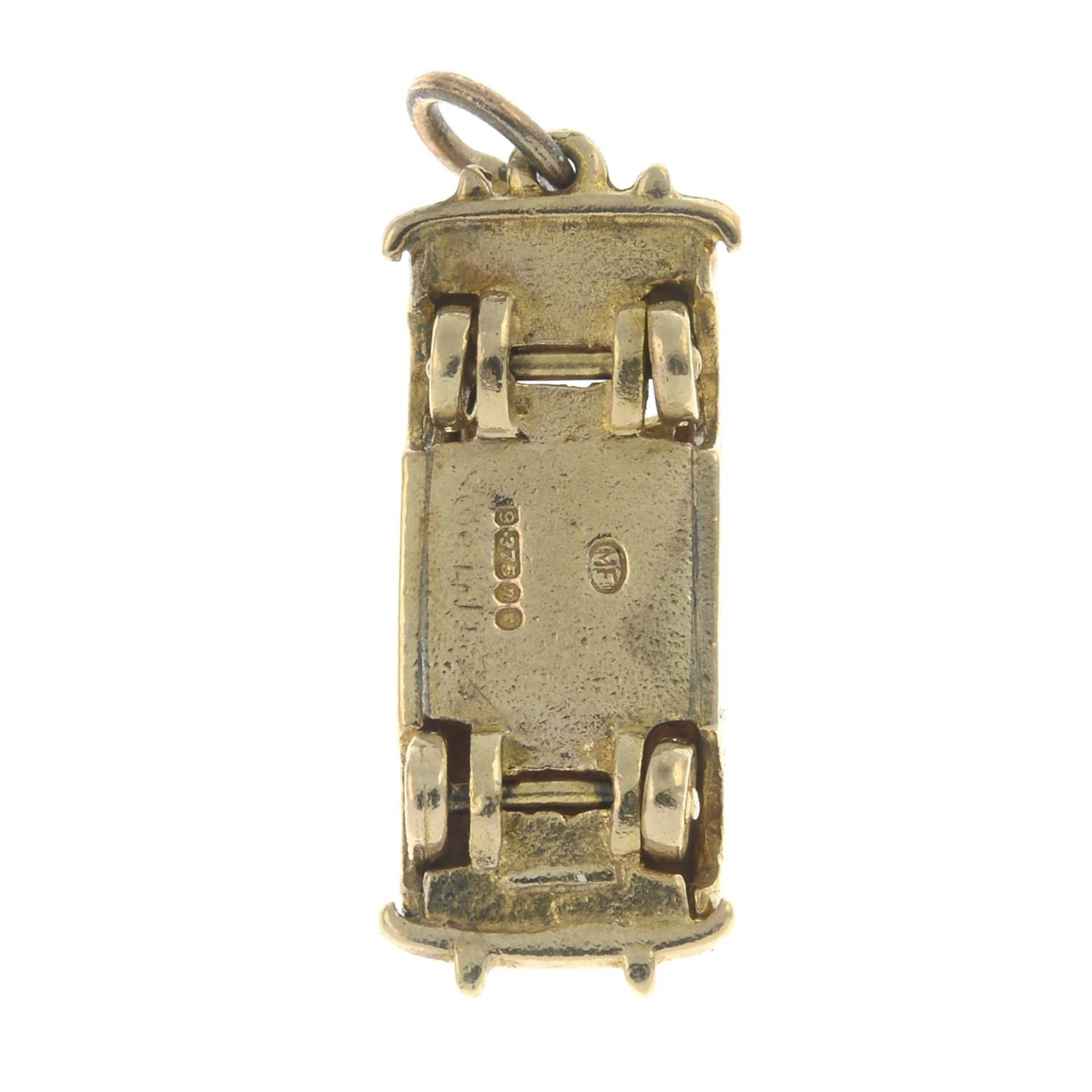 A 9ct gold car charm.Hallmarks for 9ct gold. - Bild 2 aus 2