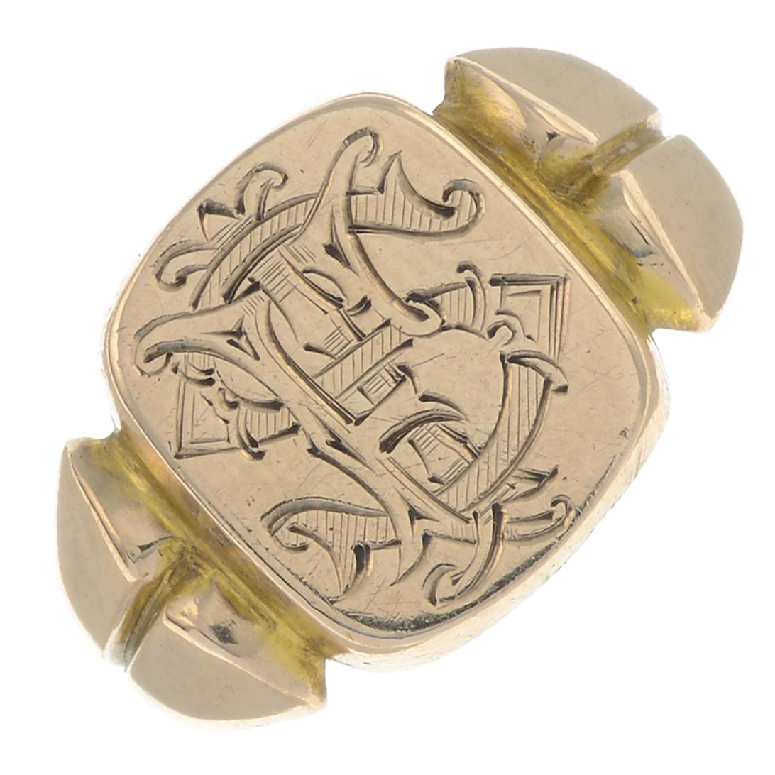 An early 20th century 9ct gold signet ring.Hallmarks for Chester, 1912.