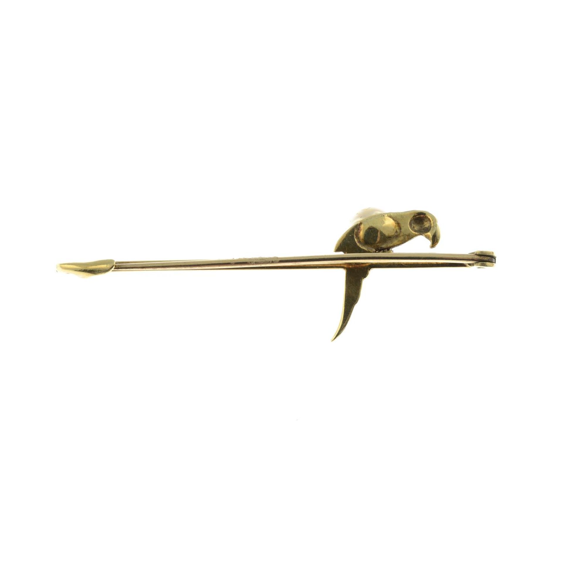 An early 20th century cultured pearl and enamel parrot bar brooch.Stamped 15CT. - Bild 2 aus 2